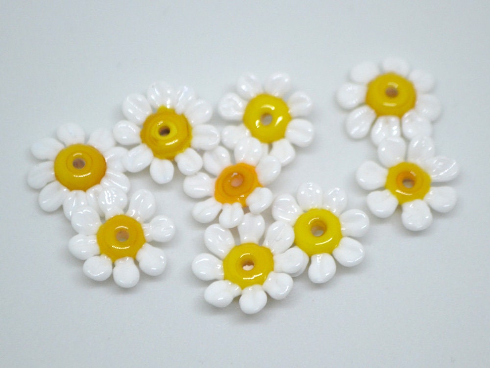 Chamomile flower glass beads, White yellow lampwork beads, Wildflowers, Daisy bead, Floral murano glass White Camomile, Artisan lampwork