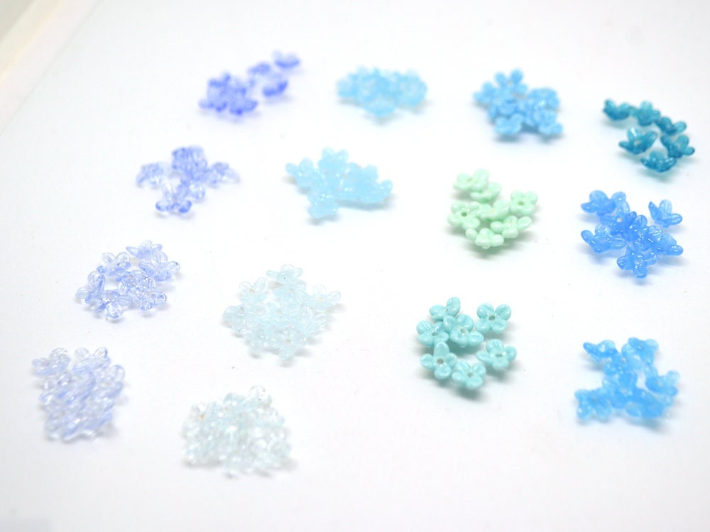 Sky blue small flower beads, Aqua blue glass flowers, cute flowers for embroidery, mini glass flowers, Blue wedding beads, Something blue
