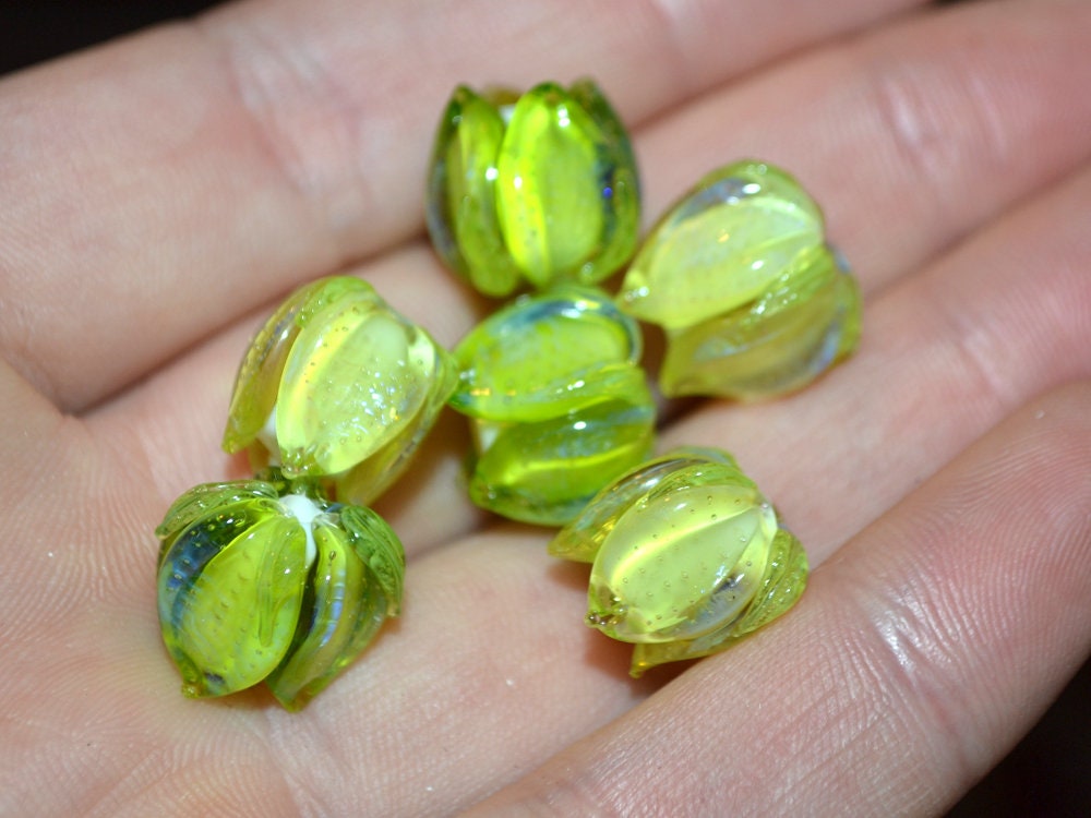 Green floral lampwork beads, Grass green flower beads for jewelry making, Floral earrings, netting beads