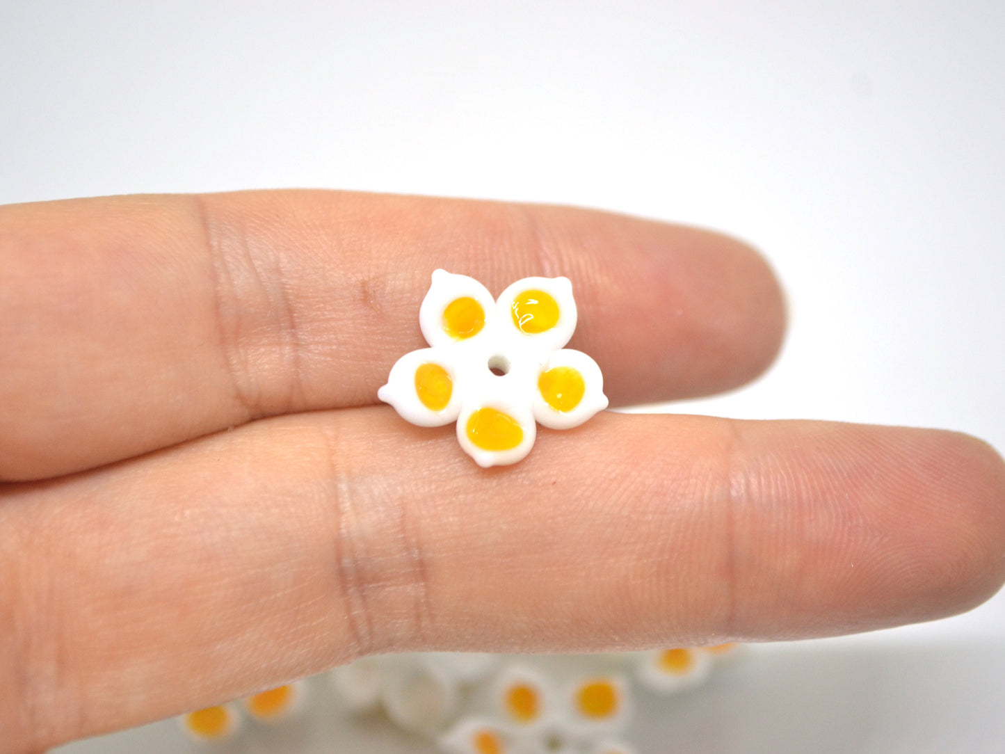 White yellow glass flower beads, Yellow floral lampwork, Glass blossom beads, Field flower bead, Meadow flowers, Artisan lampwork bead,