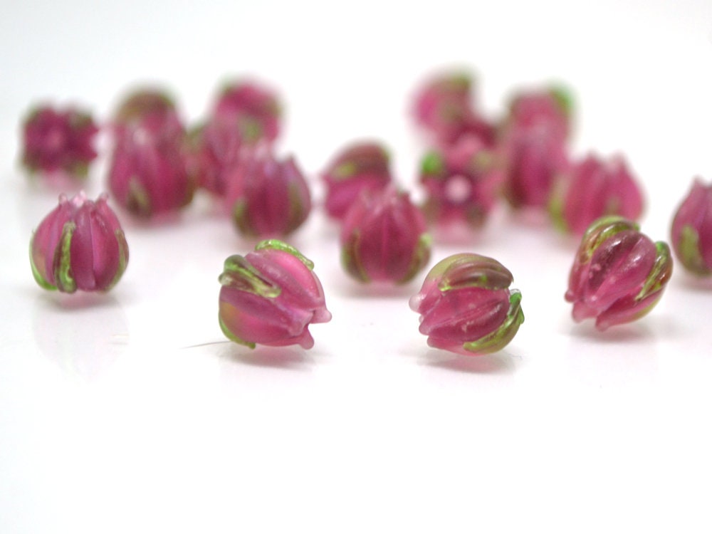 Frosted Pink Yarrow beads, Berry flower beads, Small glass beads, 7mm flower beads, Artisan lampwork