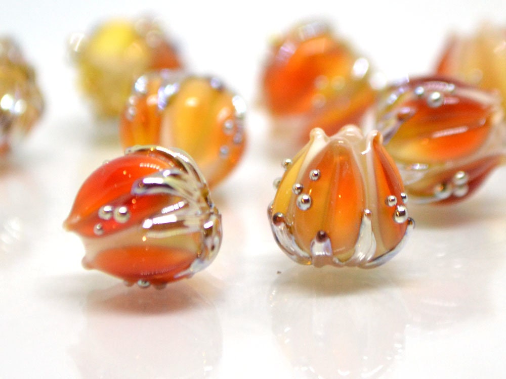 Red orange glass beads gold dots, 10mm flower beads, Artisan lampwork bead, Red lampwork spacer, Craft beads, Floral lampwork, Flower spacer