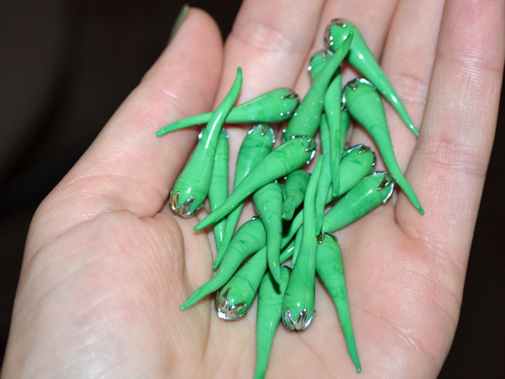 Green chili peppers, Lampwork chile beads, Vegetable beads, Lampwork vegetables, Vegetable jewelry, Vegetable garden, vegetable pendant