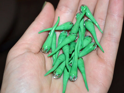 Green chili peppers, Lampwork chile beads, Vegetable beads, Lampwork vegetables, Vegetable jewelry, Vegetable garden, vegetable pendant
