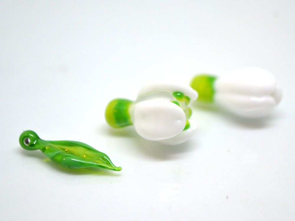 Lampwork snowdrop flower beads, White glass beads, Floral lampwork, Spring beads, Nature inspired,Artisan lampwork,white green, glass flower