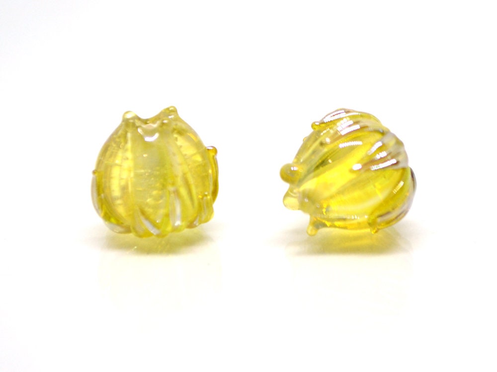 Yellow gold flower beads, Lemon yellow lampwork beads, 10mm flower beads, flower lampwork bead, Artisan lampwork, transparent beads