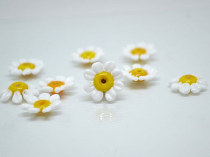 Chamomile flower glass beads, White yellow lampwork beads, Wildflowers, Daisy bead, Floral murano glass White Camomile, Artisan lampwork