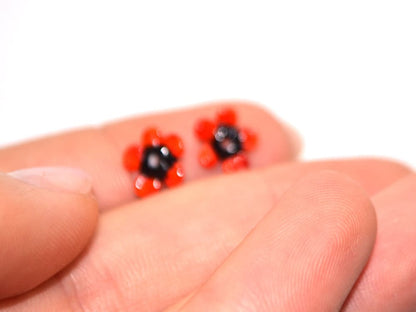 Red poppy glass beads, Very small red flower beads, Red black flower beads, Tiny red flowers, Lampwork poppy beads, 7mm flowers, poppy red