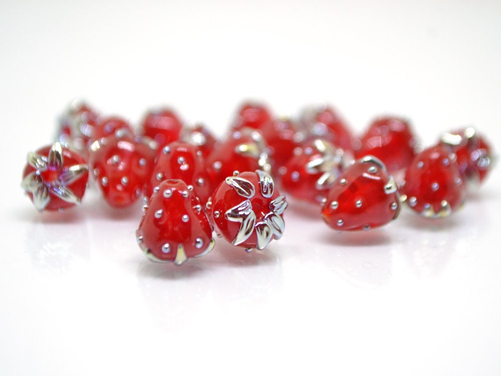Small 8mm Red Strawberry lampwork beads, Red glass berry, Glass strawberry, Red Berry fruit beads, Red silver berry beads