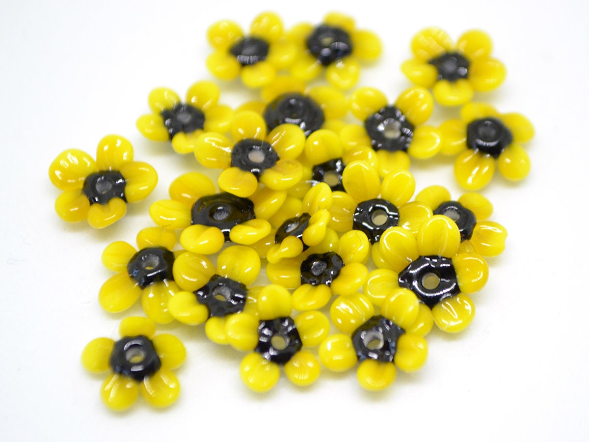 Sunflower glass beads, Very small yellow flower beads, Yellow black flower beads, Tiny sunflower beads, Lampwork sunflower beads,7mm flowers