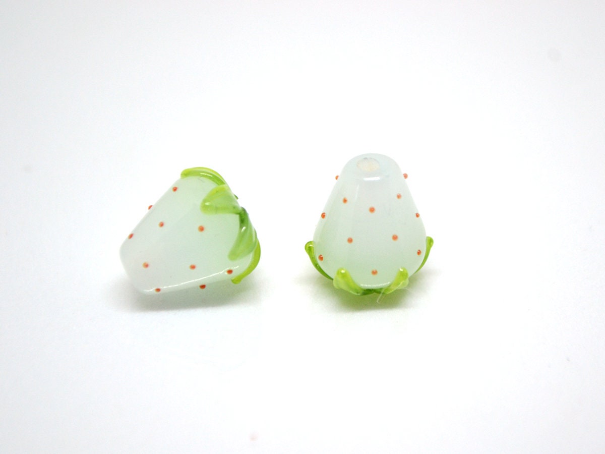 Pale blue Strawberry beads, Lampwork berry beads, Lampwork strawberry, Blue Berry beads, Artisan Lampwork, Berry jewelry, Glass berries