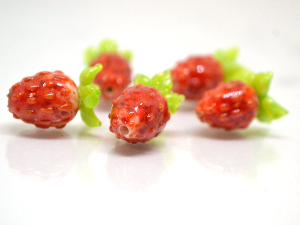 Red lampwork strawberry, Berry glass beads, Lampwork berries, Berry fruit beads, Red green berry beads, Garden glass beads, Berry jewelry