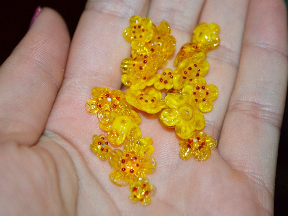 Sunny yellow flower glass beads|Set of 12pcs|Transparent|Opaque|Artisan Lampwork|Bright yellow|Bead set|Sunshine yellow|Floral lampwork bead