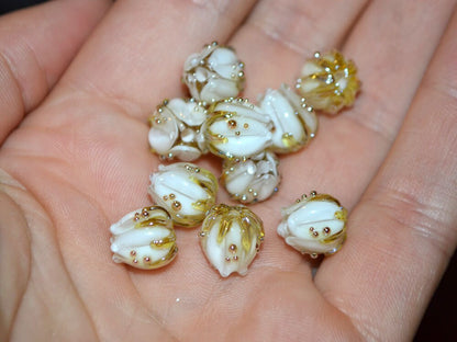 Handmade lampwork 10mm White flower glass beads with gold drops, Lampwork bead set, Small flower beads, Floral lampwork, Art glass bead milk