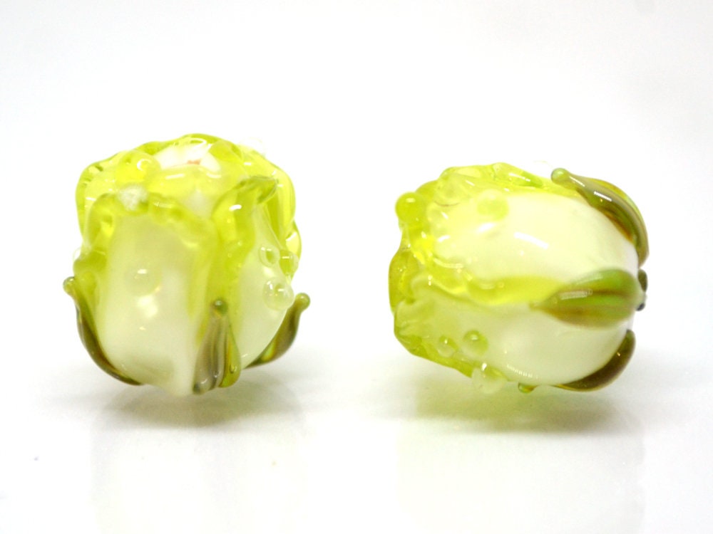 Green yellow rose bud beads, Lampwork rose beads, Salad green beads, Verdant Artisan lampwork, Floral Lampwork,Glass flower jewelry,Handmade