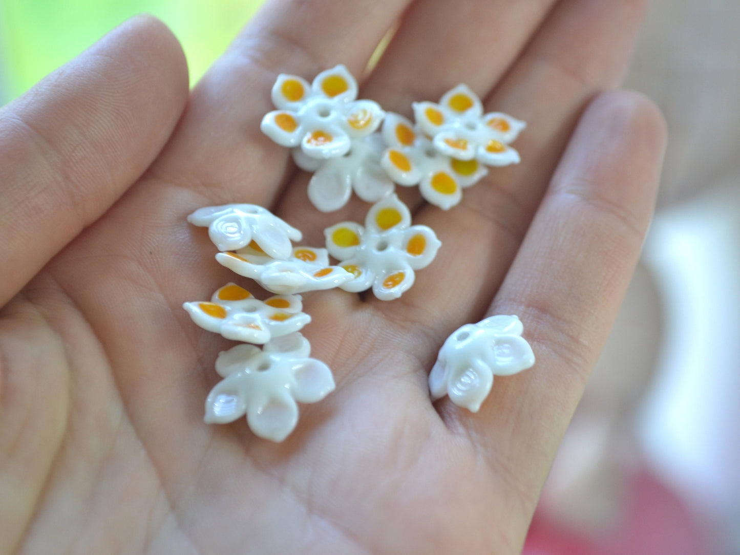 White yellow glass flower beads, Yellow floral lampwork, Glass blossom beads, Field flower bead, Meadow flowers, Artisan lampwork bead,