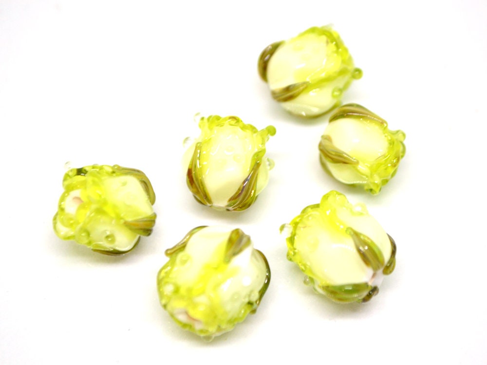 Green yellow rose bud beads, Lampwork rose beads, Salad green beads, Verdant Artisan lampwork, Floral Lampwork,Glass flower jewelry,Handmade