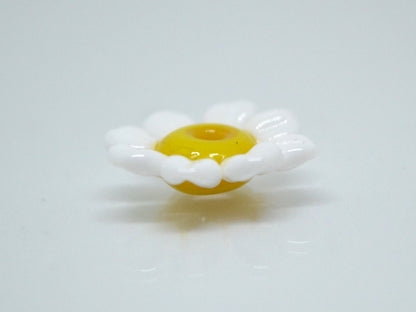 Chamomile flower glass beads, White yellow lampwork beads, Wildflowers, Daisy bead, Floral murano glass White Camomile, Artisan lampwork