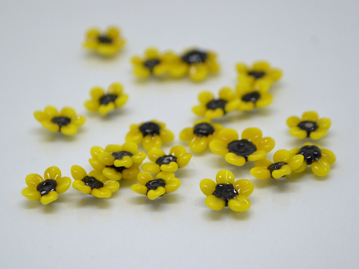 Sunflower glass beads, Very small yellow flower beads, Yellow black flower beads, Tiny sunflower beads, Lampwork sunflower beads,7mm flowers