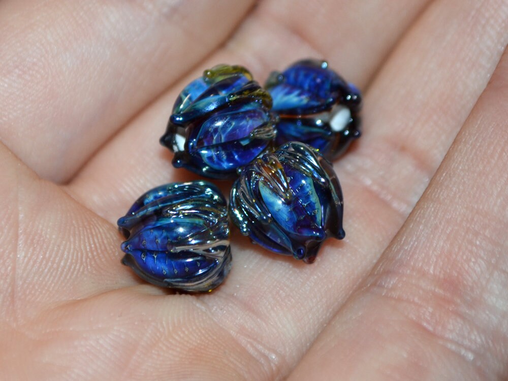 Amazing black blue silver flower beads, Lampwork bud beads, Floral lampwork, 10mm flower beads, Artisan lampwork, galaxy glass beads,netting
