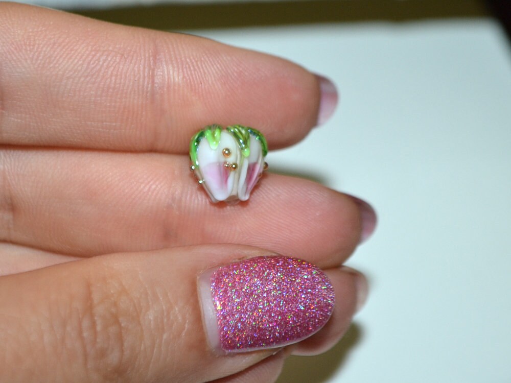 Pink milk glass beads, 10mm flower beads, Two tone beads, Floral theme beads, Floral lampwork, Artisan lampwork, bud green leaf, Jewelry