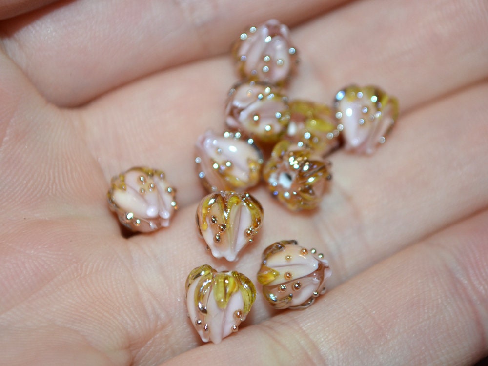 Pink gold floral beads, Peach bud flower beads, Tiny glass beads, Pastel pink 7mm flower beads, Artisan lampwork