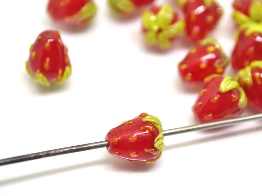 Red Strawberry 10mm glass beads, Lampwork berries, Glass strawberry, Berry fruit beads, Red berries, Garden beads, Artisan lampwork