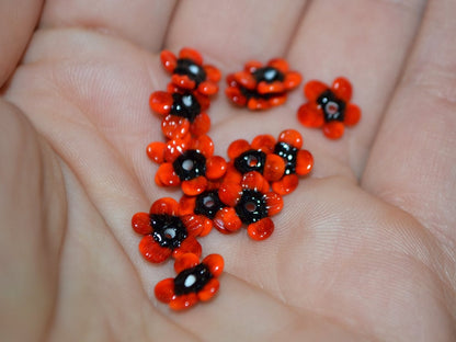 Red poppy glass beads, Very small red flower beads, Red black flower beads, Tiny red flowers, Lampwork poppy beads, 7mm flowers, poppy red