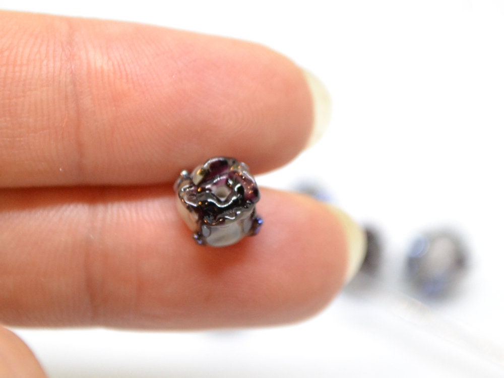 Gray Black 8mm rosebud beads, Black silver Rose glass beads, Floral lampwork, Dark glass beads, Art Lampwork, Jewellery beads