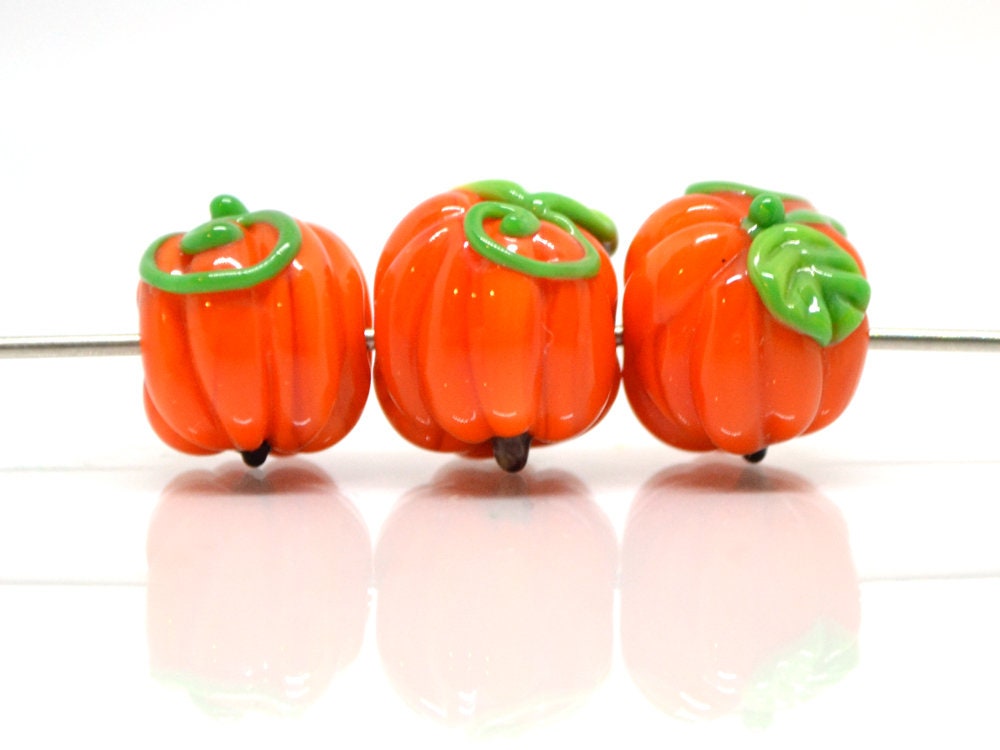 Handmade glass pumpkin beads, Orange lampwork bead, Miniatures Pumpkin, Fall Decor, Autumn Decor, Thanksgiving decor