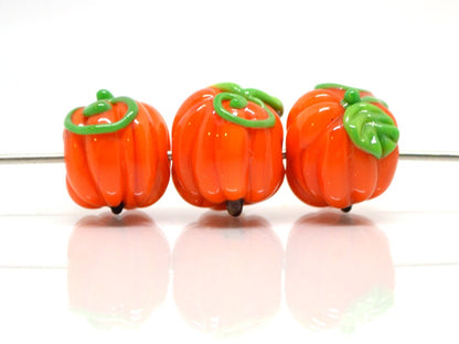 Handmade glass pumpkin beads, Orange lampwork bead, Miniatures Pumpkin, Fall Decor, Autumn Decor, Thanksgiving decor