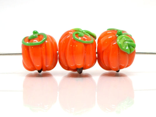 Handmade glass pumpkin beads, Orange lampwork bead, Miniatures Pumpkin, Fall Decor, Autumn Decor, Thanksgiving decor