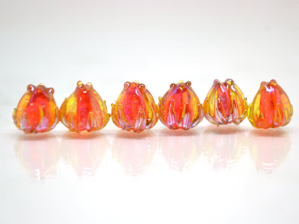 Orange silver flower beads, 7mm glass beads, Small flower beads, Netting pattern beads, Flower glass beads,Tiny glass bead,Artisan lampwork