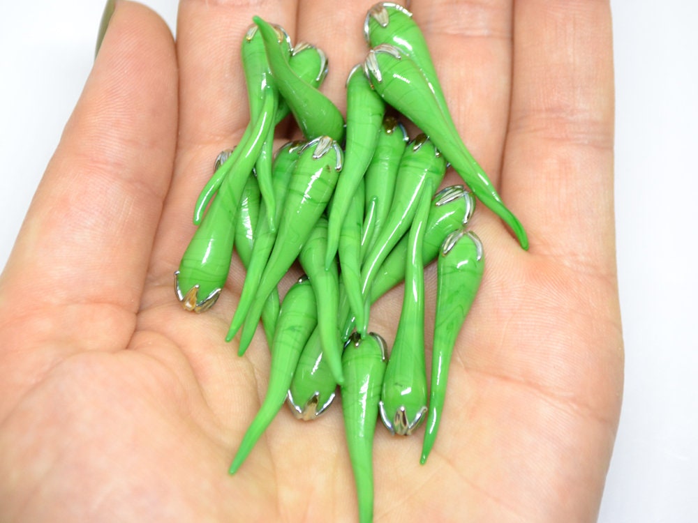 Green chili peppers, Lampwork chile beads, Vegetable beads, Lampwork vegetables, Vegetable jewelry, Vegetable garden, vegetable pendant