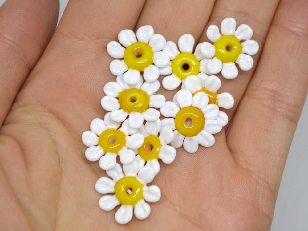 Chamomile flower glass beads, White yellow lampwork beads, Wildflowers, Daisy bead, Floral murano glass White Camomile, Artisan lampwork