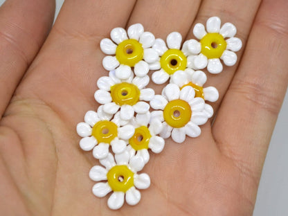Chamomile flower glass beads, White yellow lampwork beads, Wildflowers, Daisy bead, Floral murano glass White Camomile, Artisan lampwork