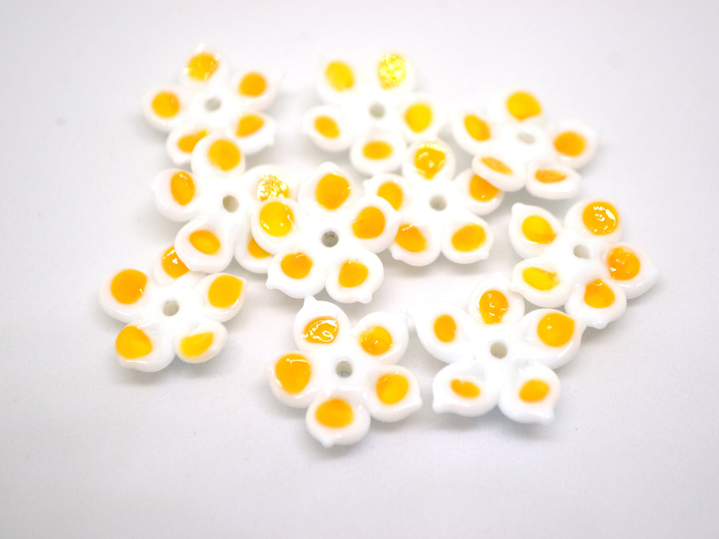 White yellow glass flower beads, Yellow floral lampwork, Glass blossom beads, Field flower bead, Meadow flowers, Artisan lampwork bead,