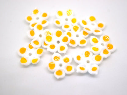 White yellow glass flower beads, Yellow floral lampwork, Glass blossom beads, Field flower bead, Meadow flowers, Artisan lampwork bead,
