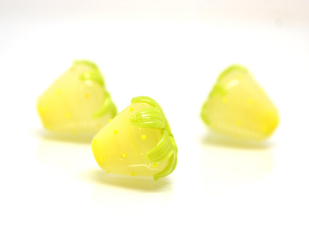 Yellow Strawberry glass beads, 12mm Lampwork berries, Glass strawberry, Lampwork Berry beads, Forrest berry beads, Nature inspired, Murano