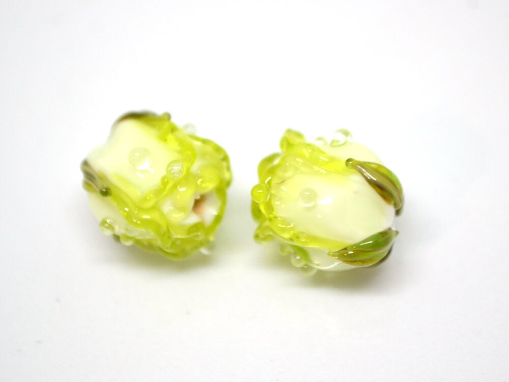 Green yellow rose bud beads, Lampwork rose beads, Salad green beads, Verdant Artisan lampwork, Floral Lampwork,Glass flower jewelry,Handmade