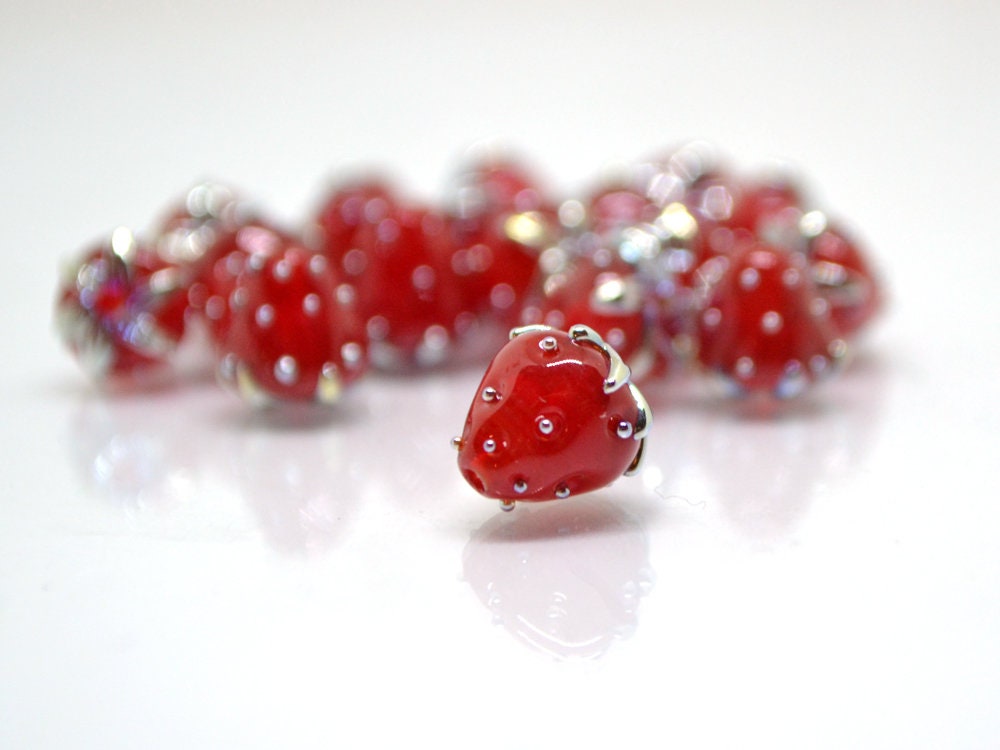 Small 8mm Red Strawberry lampwork beads, Red glass berry, Glass strawberry, Red Berry fruit beads, Red silver berry beads