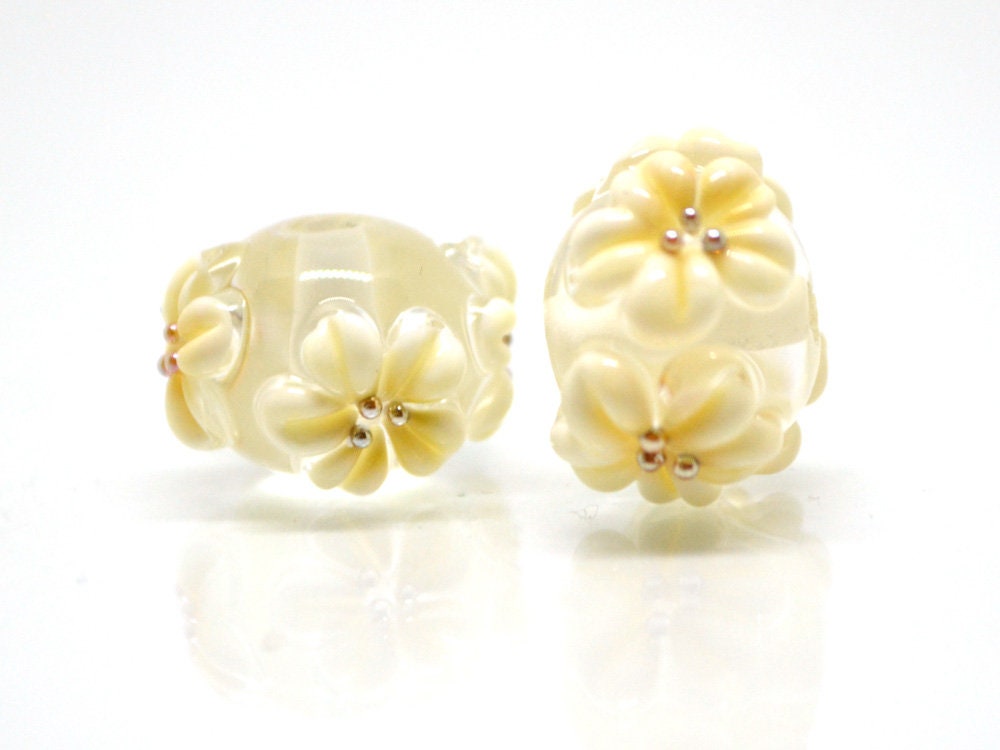 Ivory floral lampwork glass beads, Ivory flowers on transparent beads, Rondelle beads, Wedding bracelet, Jewelry making, Artisan lampwork