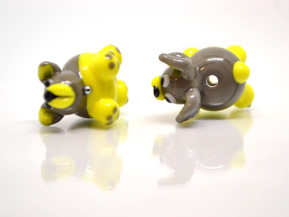 Glass dog beads