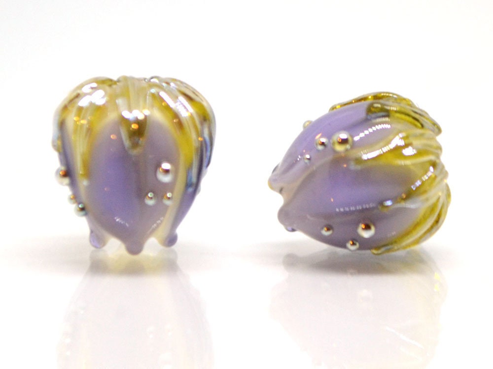 Lavender flower beads green gold, 10mm beads, Light purple flower beads, Artisan lampwork, Handmade flower bead, Glass flower bead, Floral