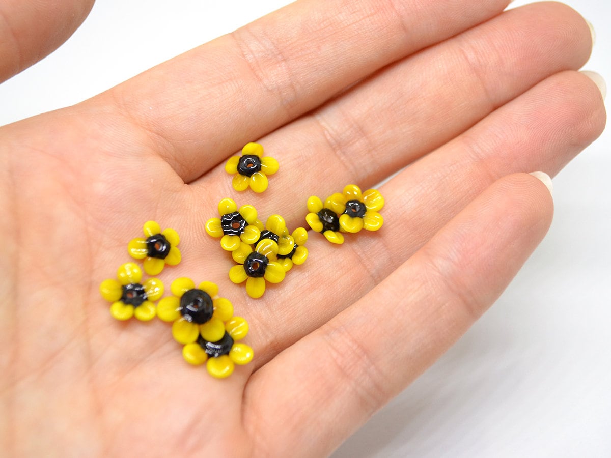 Sunflower glass beads, Very small yellow flower beads, Yellow black flower beads, Tiny sunflower beads, Lampwork sunflower beads,7mm flowers