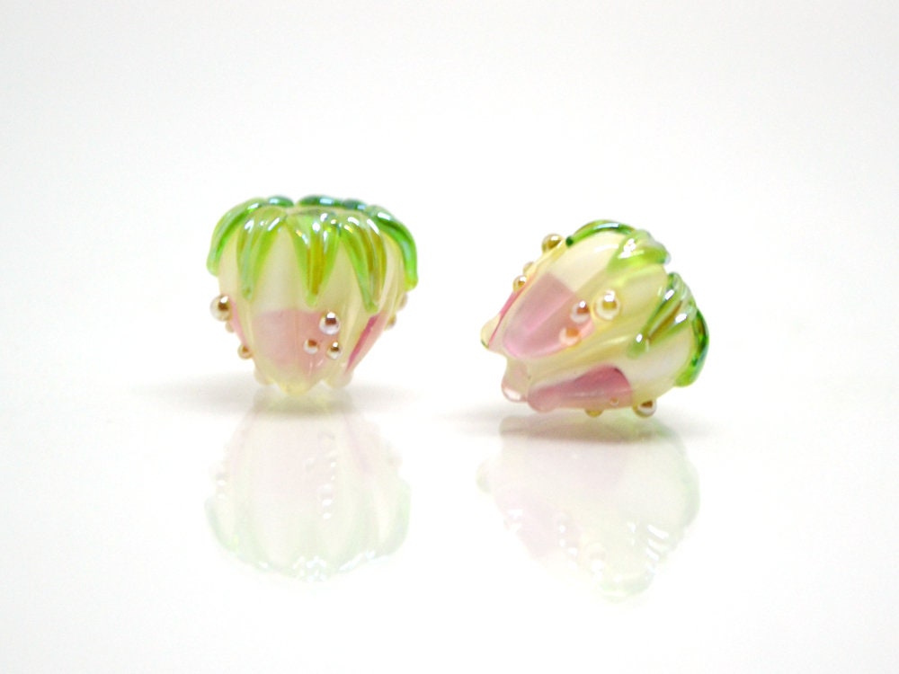 Pink milk glass beads, 10mm flower beads, Two tone beads, Floral theme beads, Floral lampwork, Artisan lampwork, bud green leaf, Jewelry