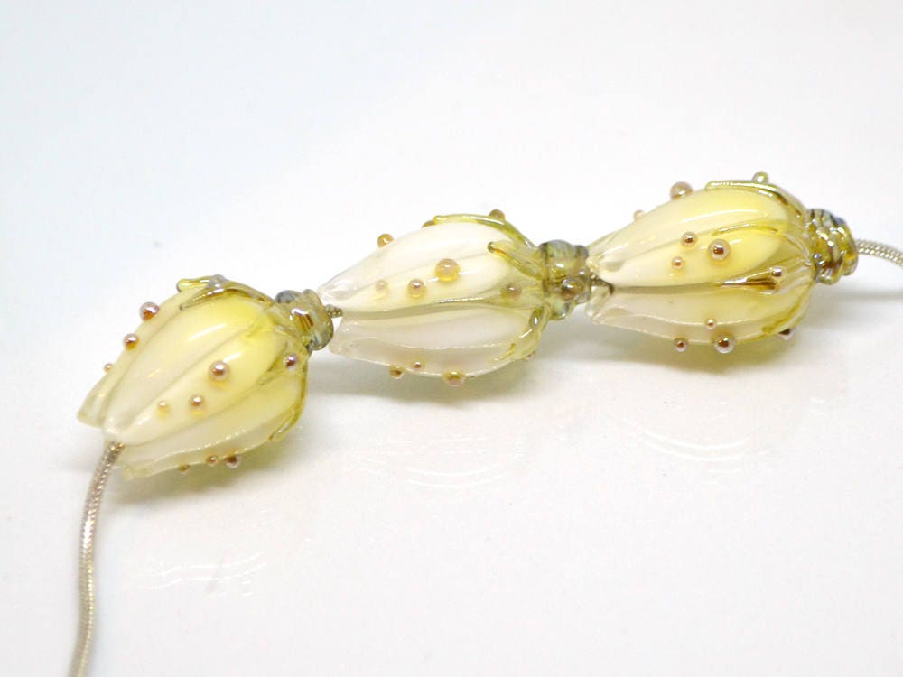 white flower glass beads for jewelry making wedding jewelry bridal jewelry flower girl jewelry floral glass beads white lampwork beads beige