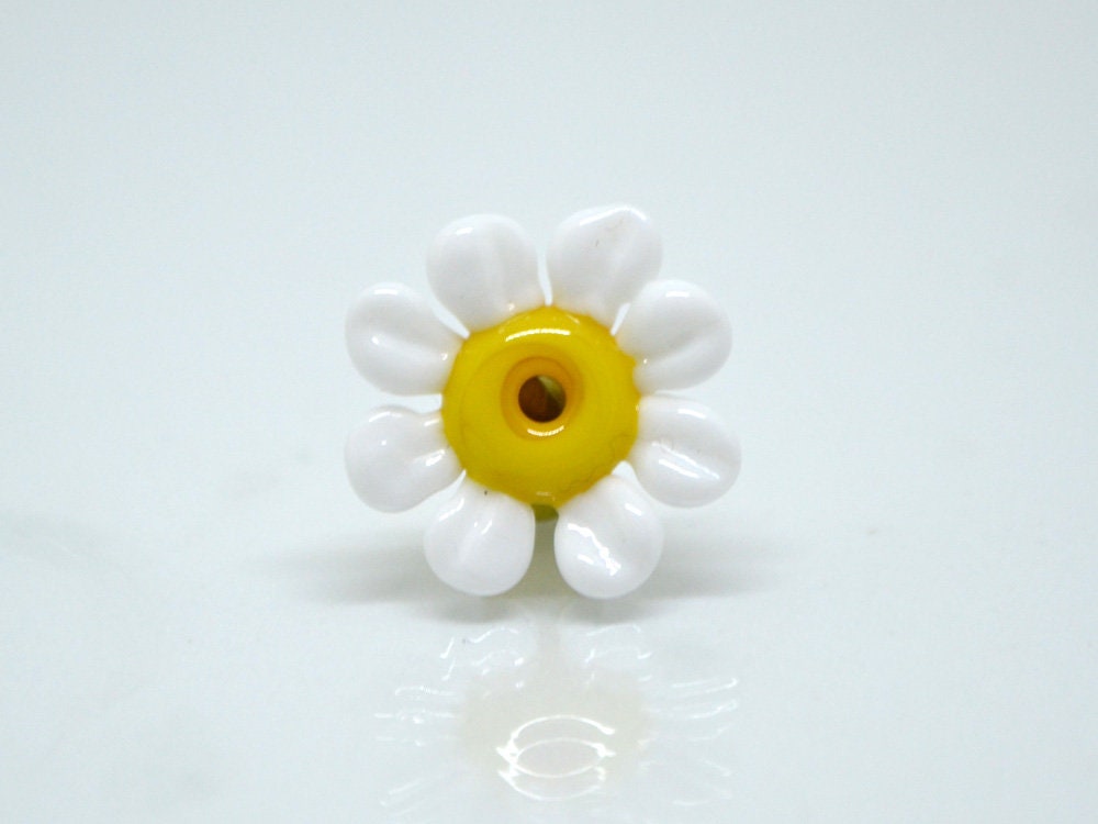 Chamomile flower glass beads, White yellow lampwork beads, Wildflowers, Daisy bead, Floral murano glass White Camomile, Artisan lampwork