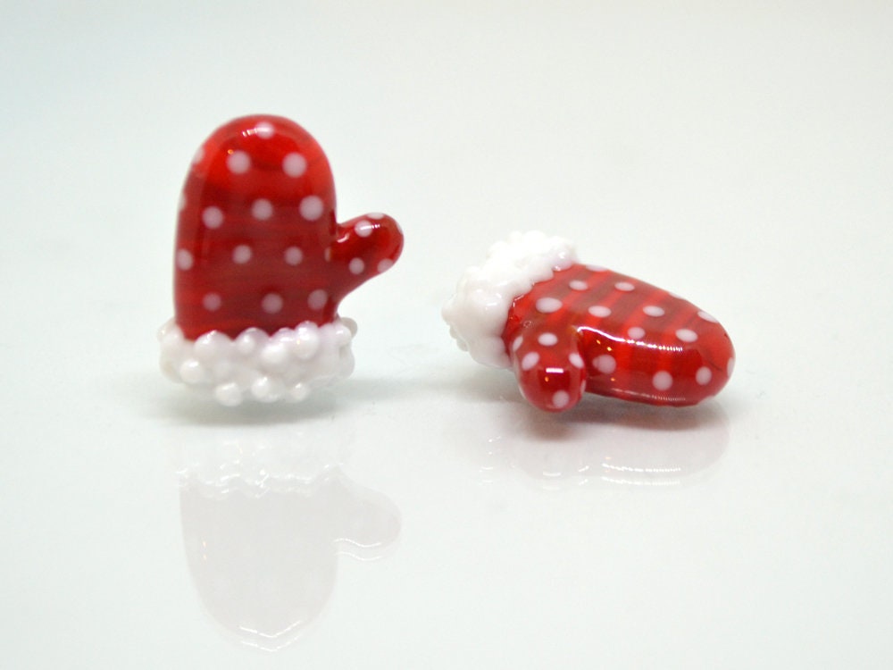 Lampwork mitten bead, Pink Red glass mitten bead, Christmas lampwork