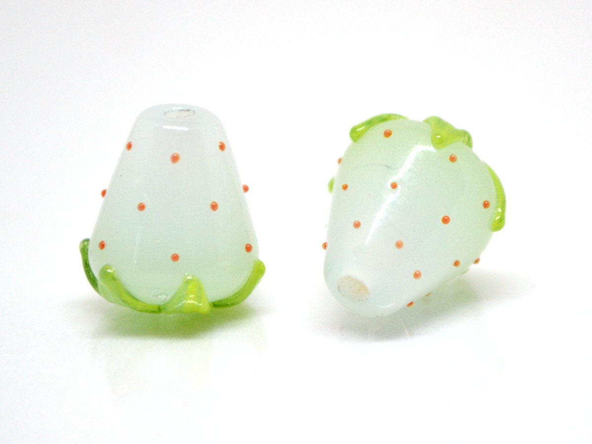 Pale blue Strawberry beads, Lampwork berry beads, Lampwork strawberry, Blue Berry beads, Artisan Lampwork, Berry jewelry, Glass berries